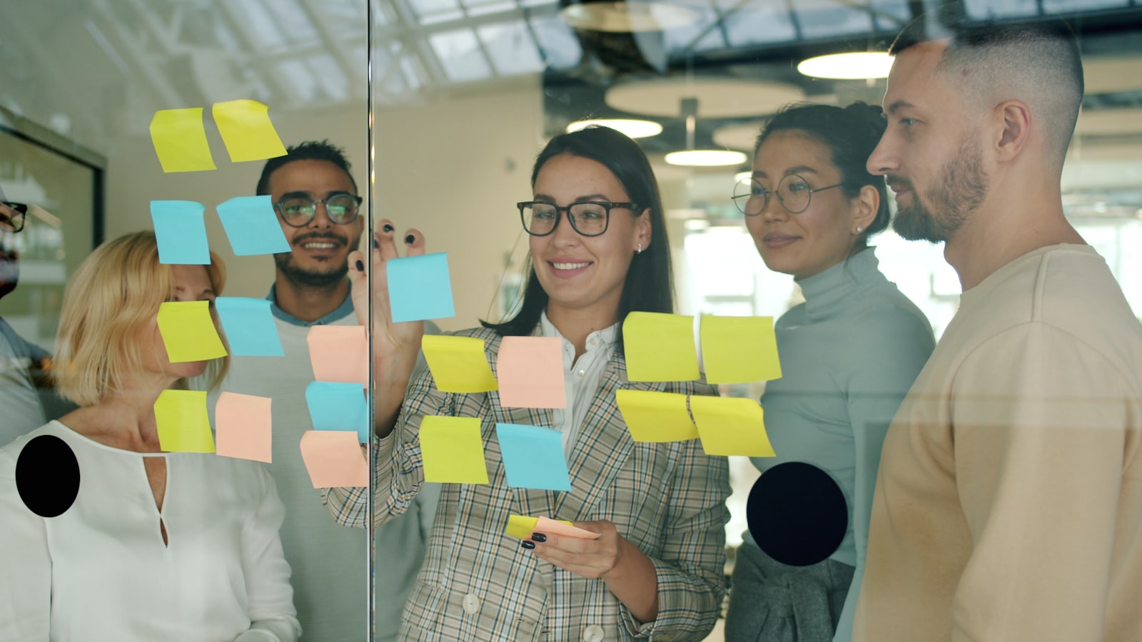De facto team mapping a business process on a collaborative whiteboard